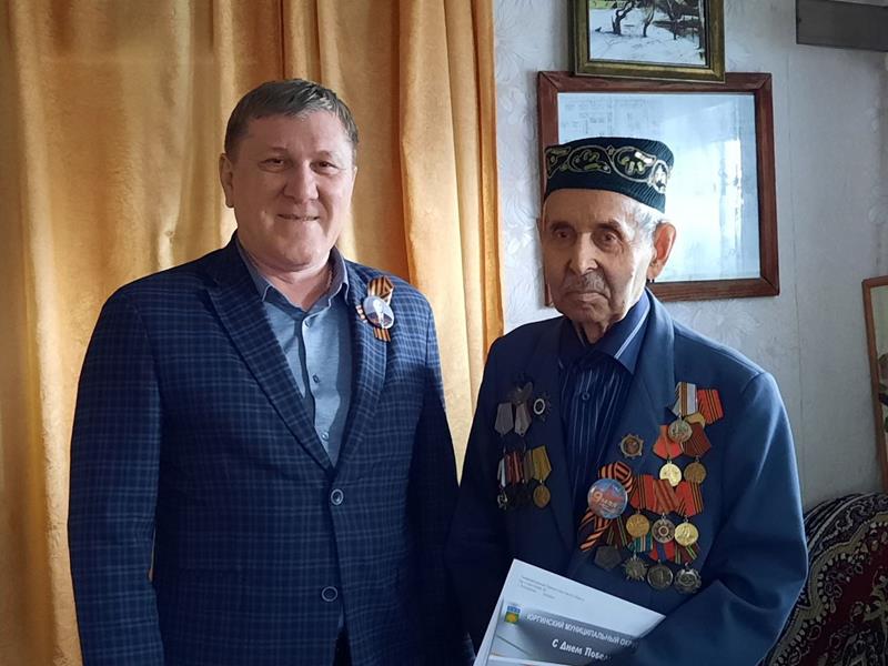 Глава округа Дадаш Дадашов лично поздравил с наступающим праздником 78-ой годовщины Великой Победы
