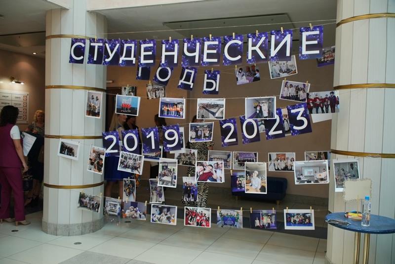 Сергей Цивилев поздравил выпускников Кузбасского медицинского колледжа