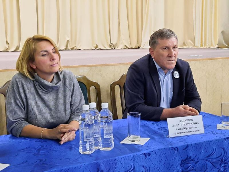 На встрече главы округа Дадаша Дадашова с жителями поселка Юргинский обсуждали вопросы благоустройства и развития территории