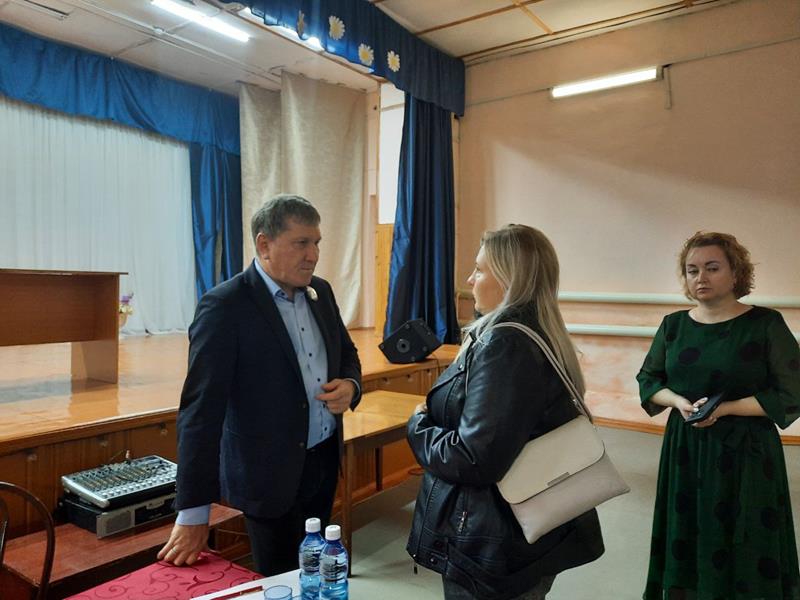 Глава округа Дадаш Дадашов обсудил с жителями села Верх-Тайменка и поселка Речной вопросы благоустройства и развития территорий