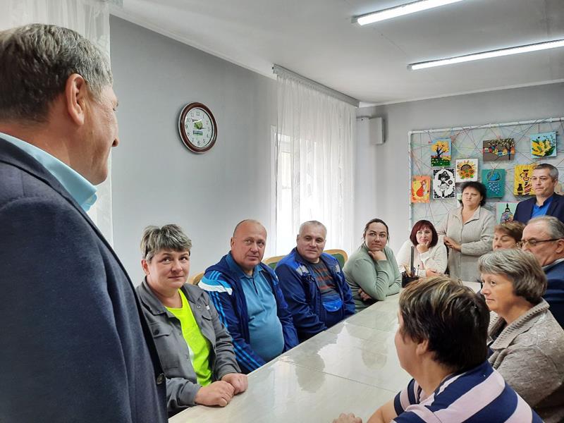 Глава округа Дадаш Дадашов встретился с работниками Центра досуга молодежи