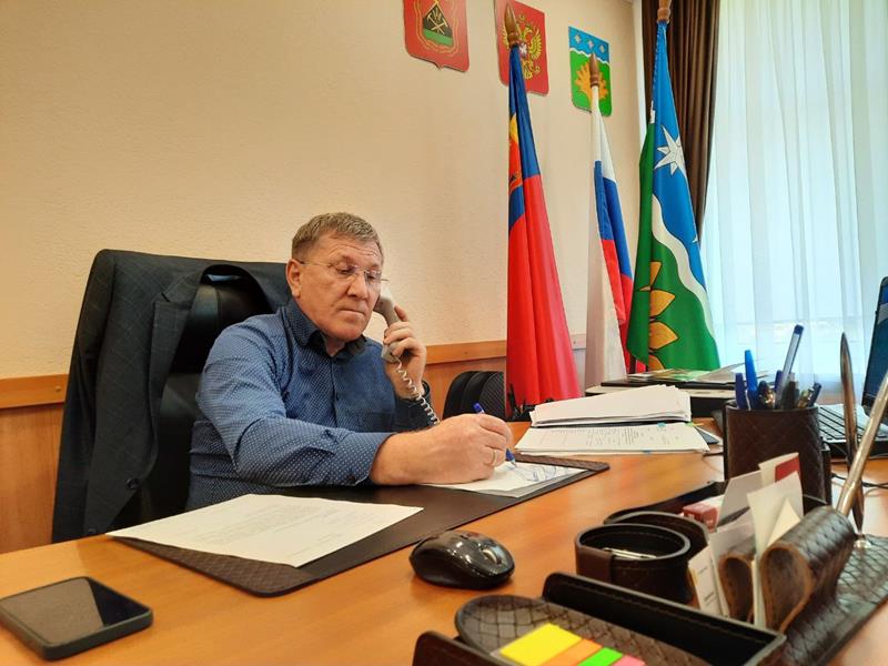 Глава округа Дадаш Дадашов пообщался с жителями по телефону
