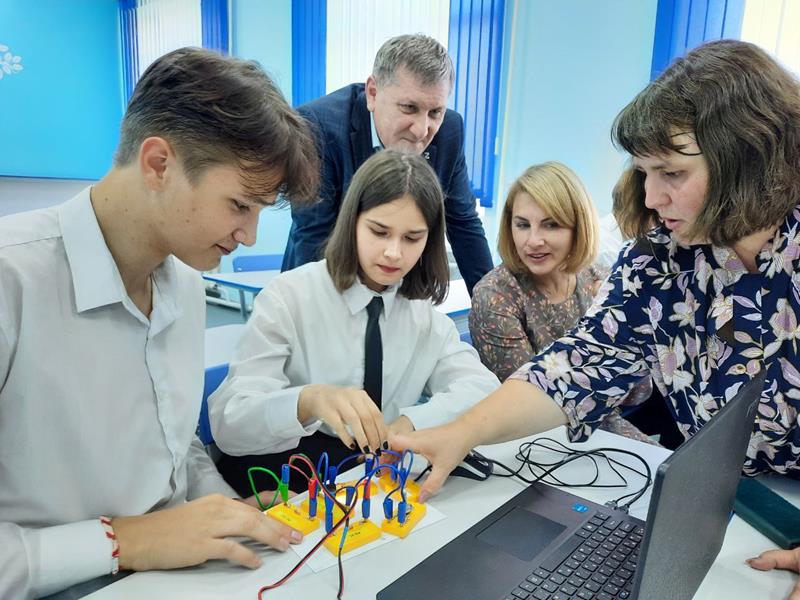 В Юргинской школе прошло торжественное открытие образовательного центра «Точка роста»
