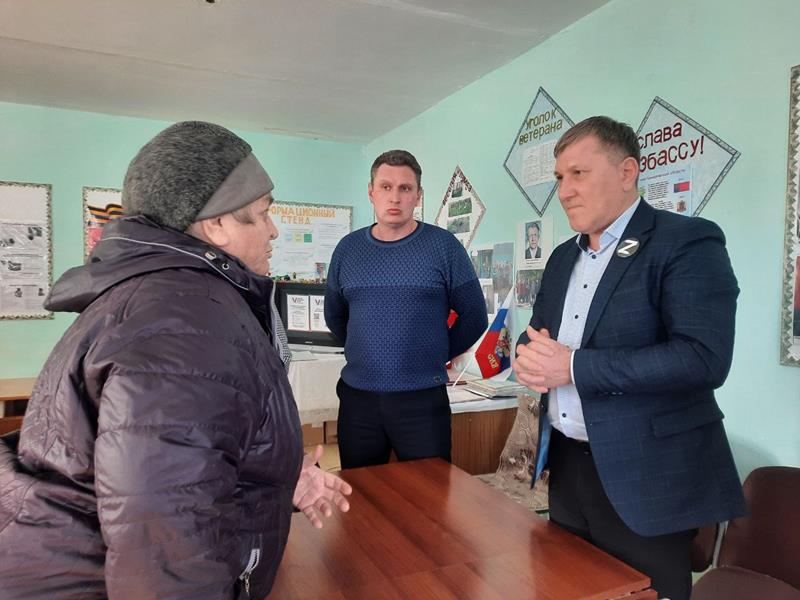 Глава округа Дадаш Дадашов и жители поселка Приречье обсудили вопросы благоустройства и развития территории