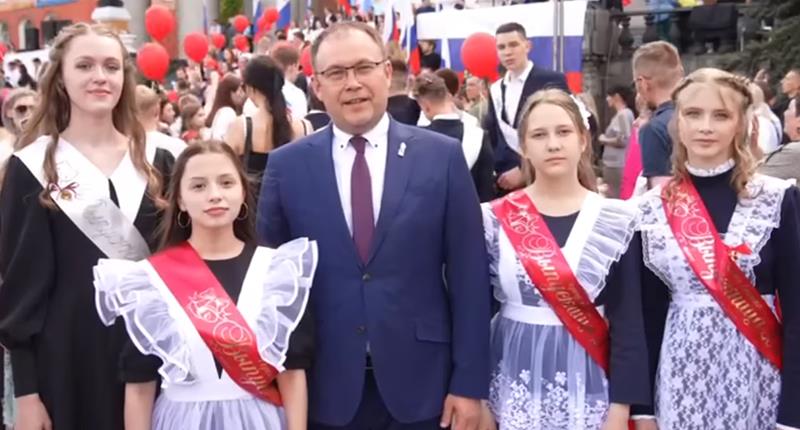 Поздравление врио губернатора КуZбасса Ильи Середюка с Днем защиты детей