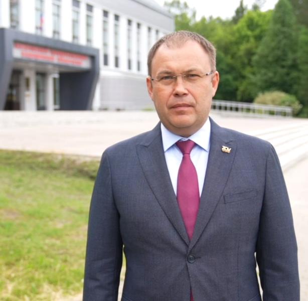 Врио губернатора Илья Середюк поздравил кузбасских выпускников с окончанием школы