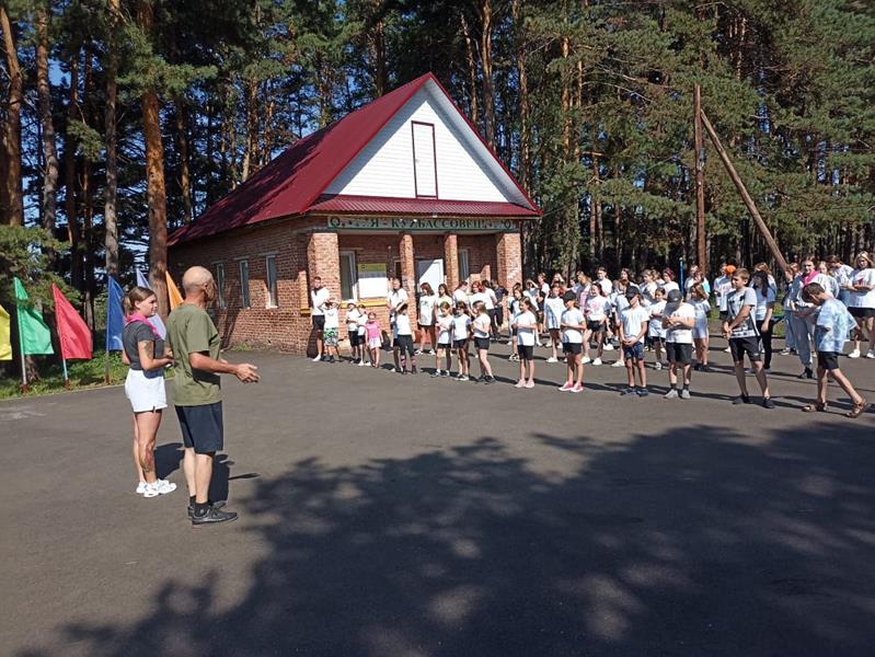 В оздоровительном лагере «Сосновый бор» состоялось спортивное мероприятие в рамках физкультурно-спортивных мероприятий «Отцы и дети Zа Россию»