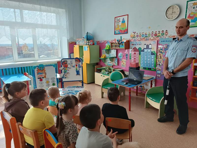 Госавтоинспекторы в Зимниковском детском саду