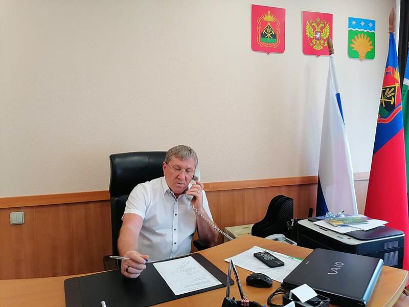 Глава округа провел прямую линию